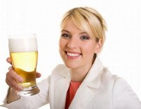 BIRRA E SALUTE: IL BERE MODERATO PROTEGGE ANCHE LE DONNE